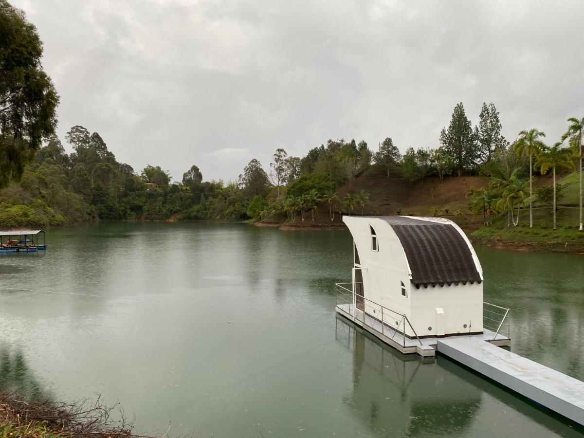 Casa Flotante La Trinidad Hotell Guatapé Exteriör bild