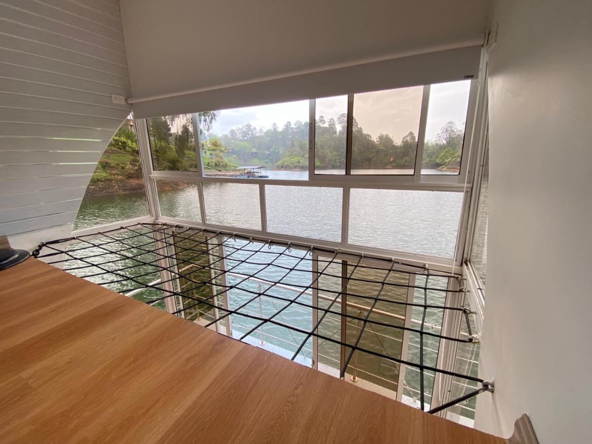 Casa Flotante La Trinidad Hotell Guatapé Exteriör bild