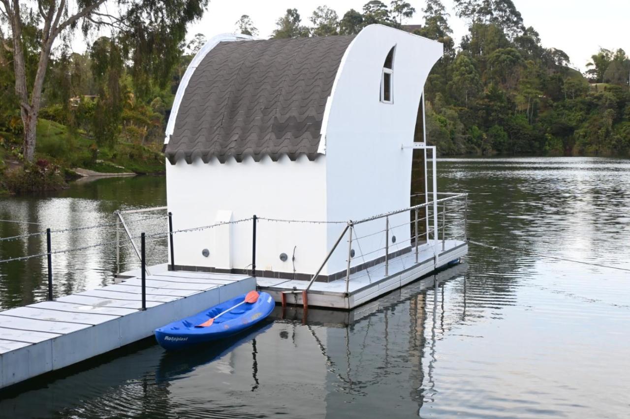 Casa Flotante La Trinidad Hotell Guatapé Exteriör bild