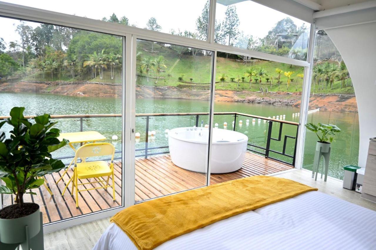 Casa Flotante La Trinidad Hotell Guatapé Exteriör bild