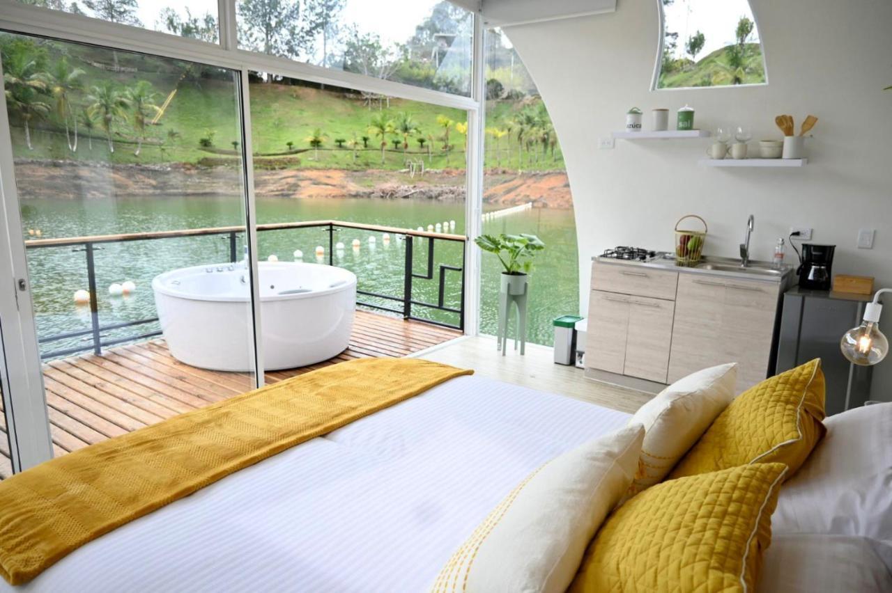 Casa Flotante La Trinidad Hotell Guatapé Exteriör bild