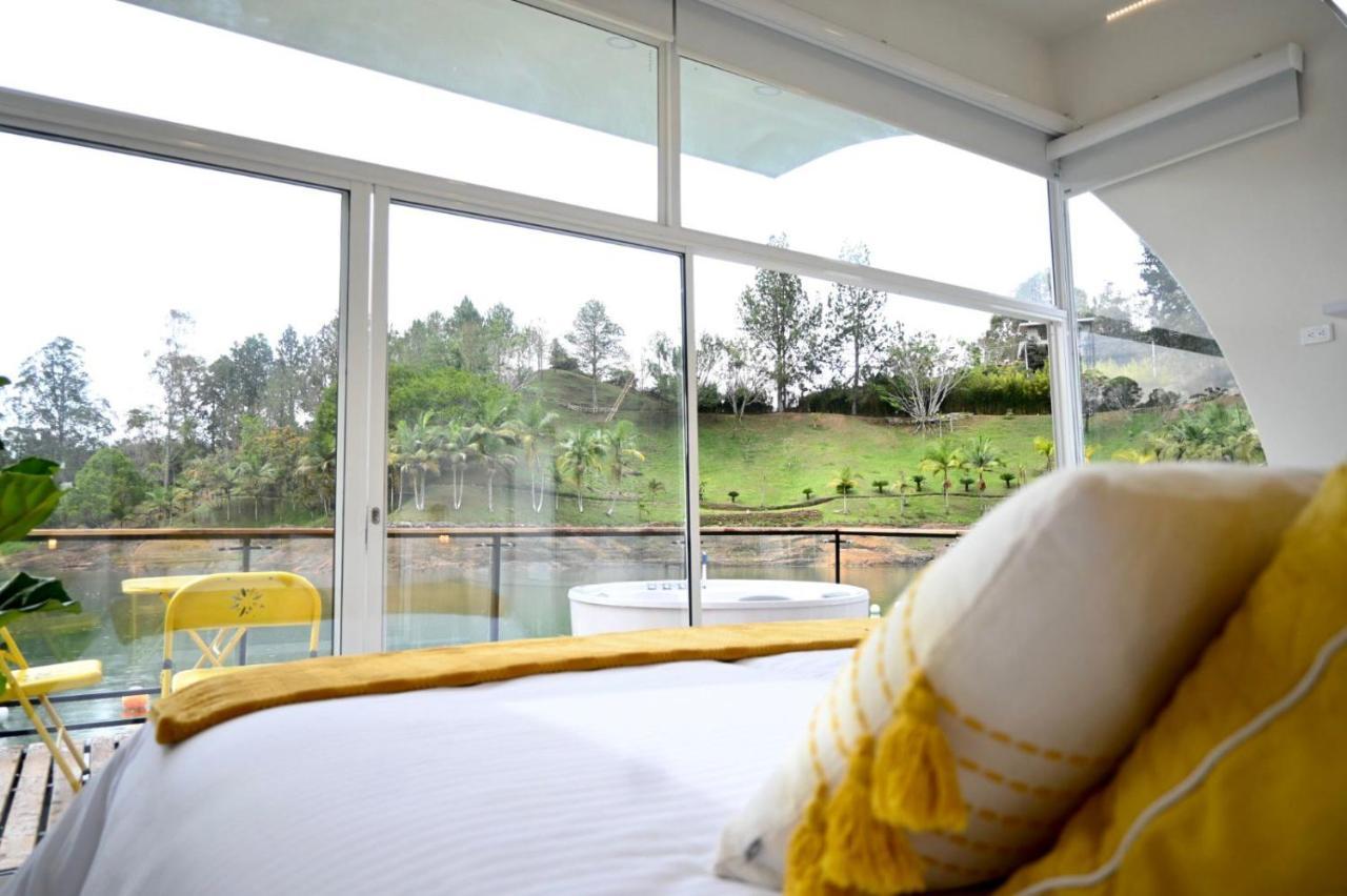 Casa Flotante La Trinidad Hotell Guatapé Exteriör bild
