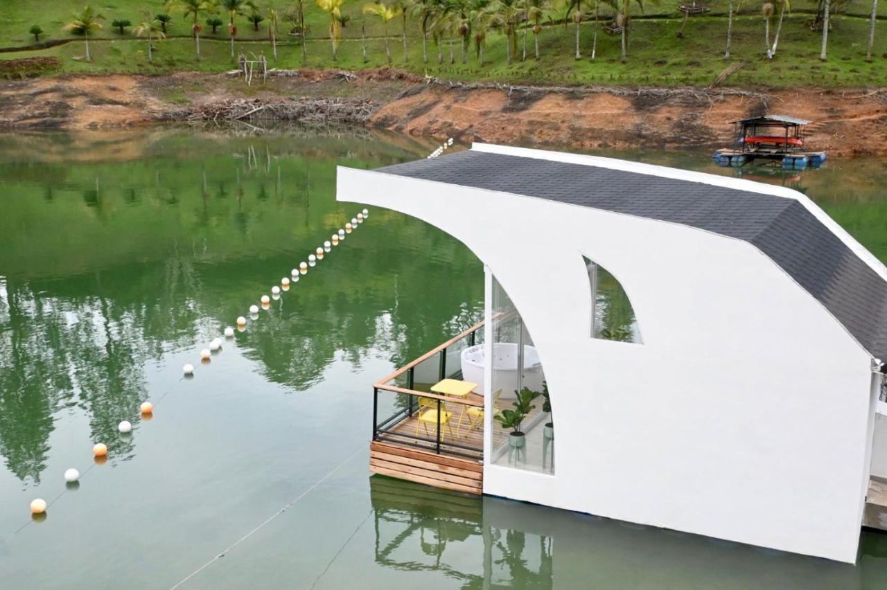 Casa Flotante La Trinidad Hotell Guatapé Exteriör bild