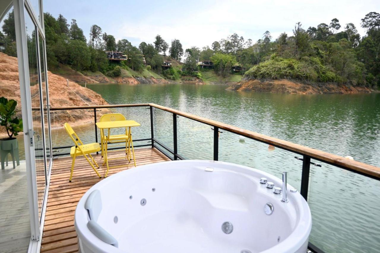 Casa Flotante La Trinidad Hotell Guatapé Exteriör bild