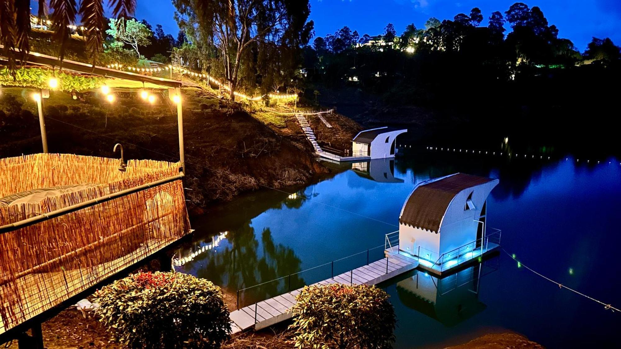 Casa Flotante La Trinidad Hotell Guatapé Exteriör bild
