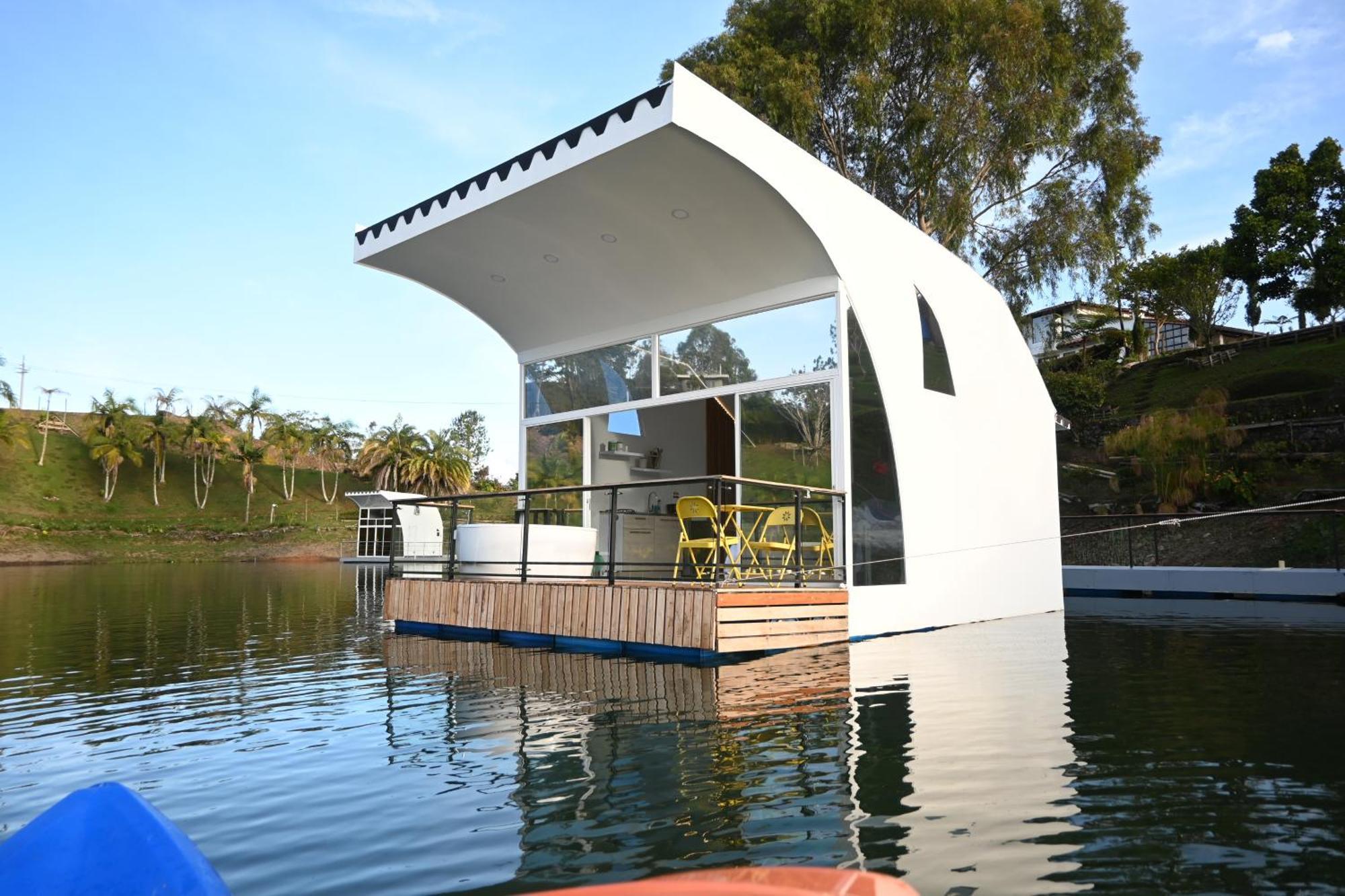 Casa Flotante La Trinidad Hotell Guatapé Exteriör bild
