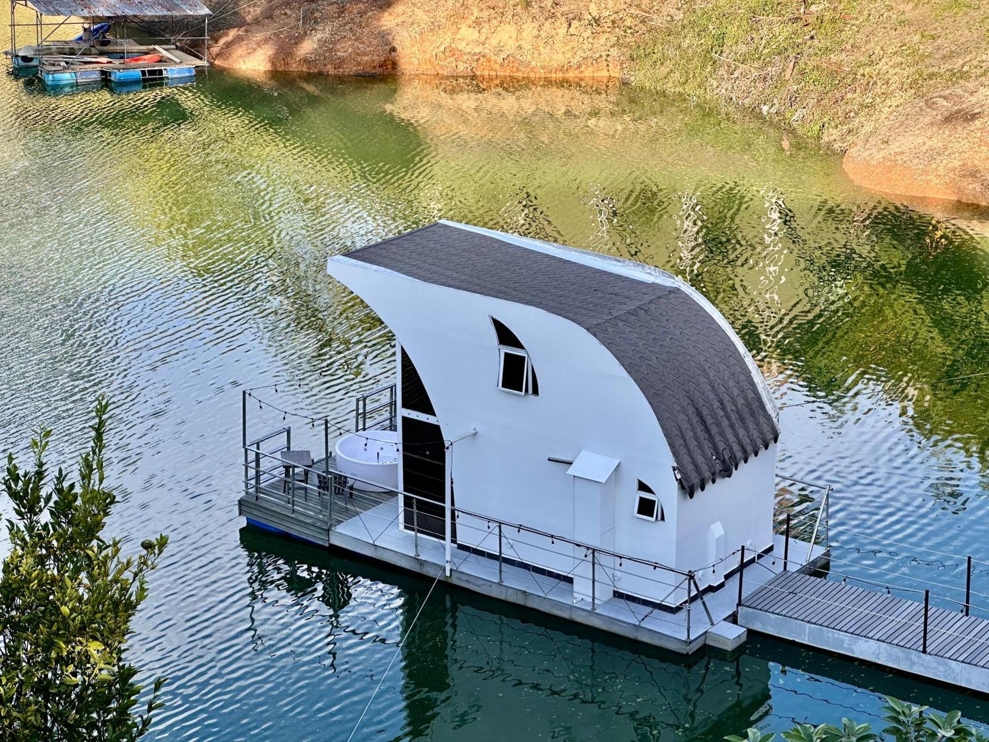 Casa Flotante La Trinidad Hotell Guatapé Exteriör bild
