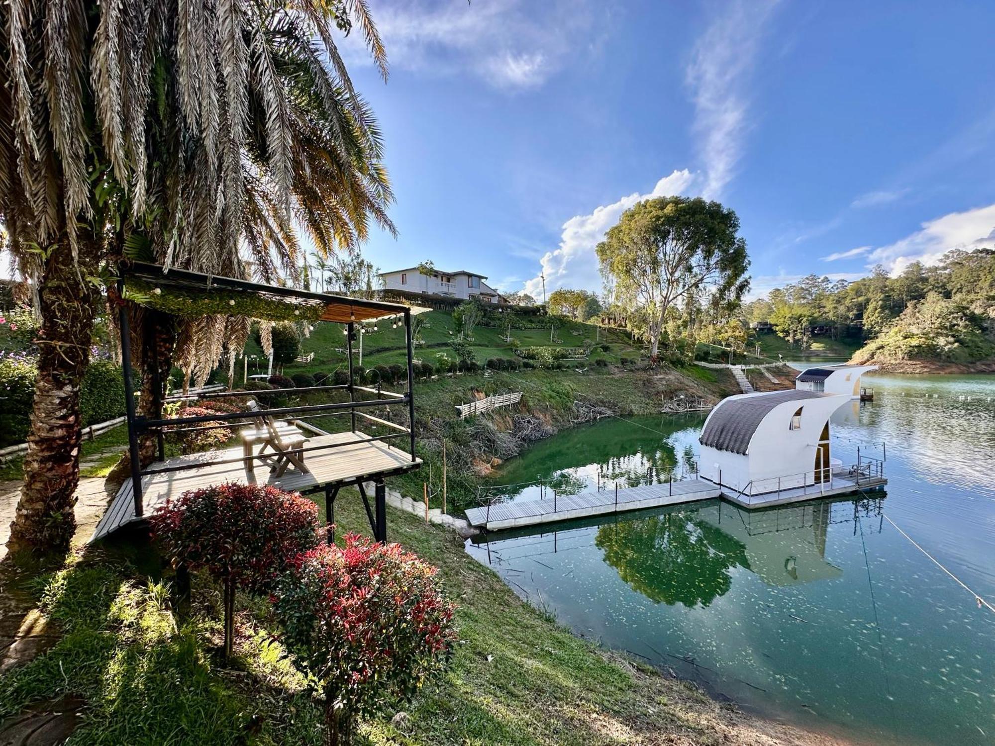 Casa Flotante La Trinidad Hotell Guatapé Exteriör bild