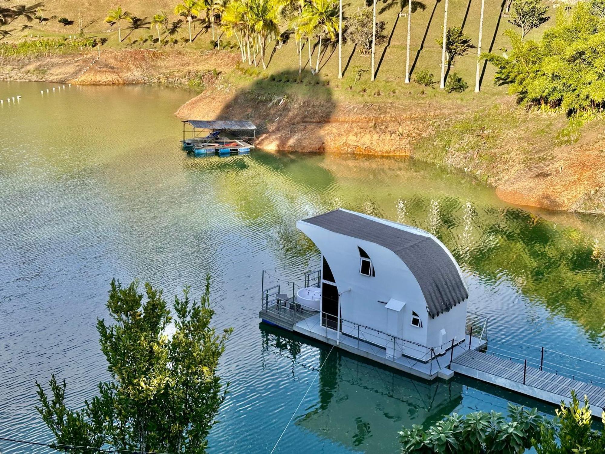 Casa Flotante La Trinidad Hotell Guatapé Exteriör bild