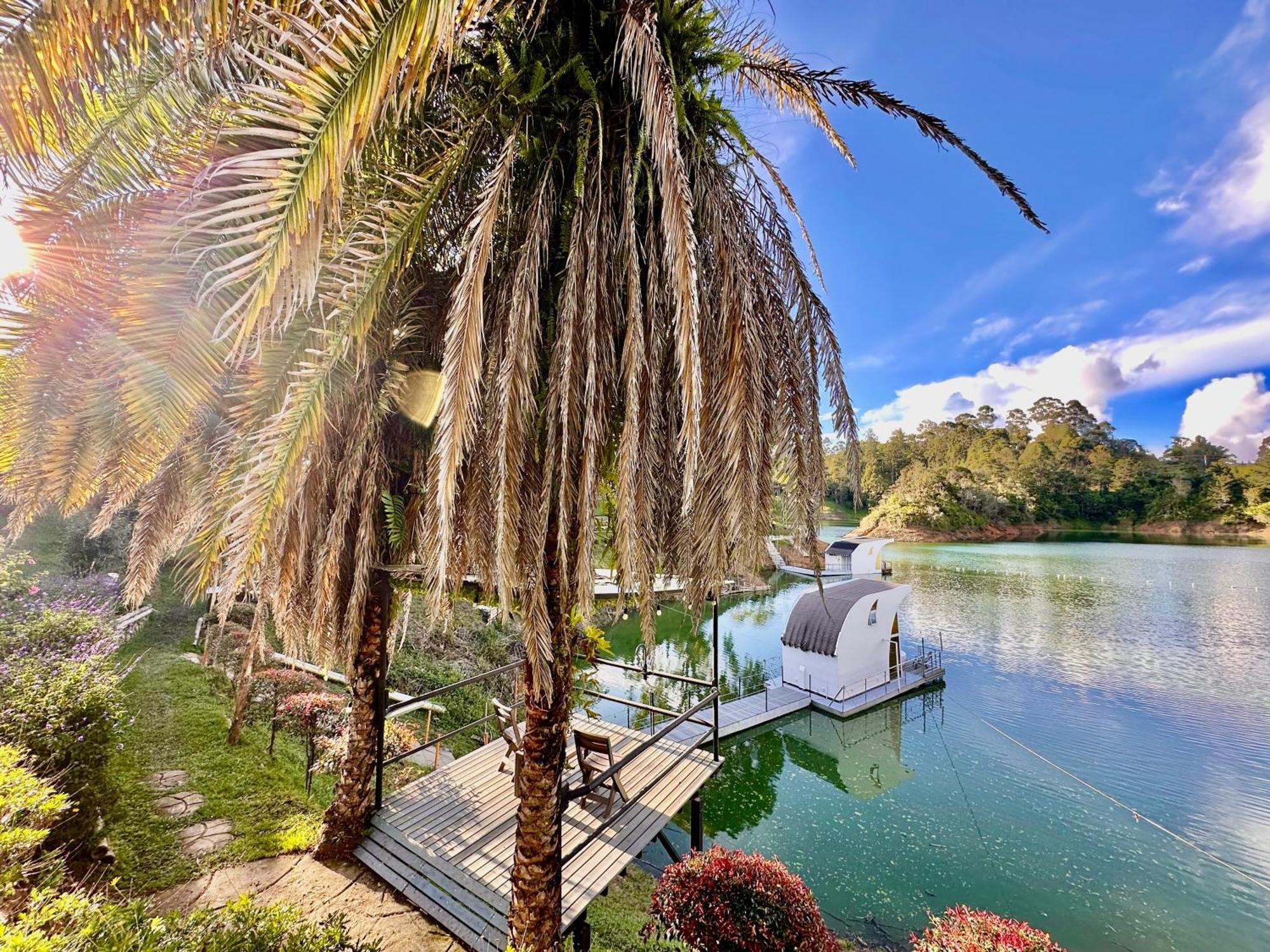 Casa Flotante La Trinidad Hotell Guatapé Exteriör bild