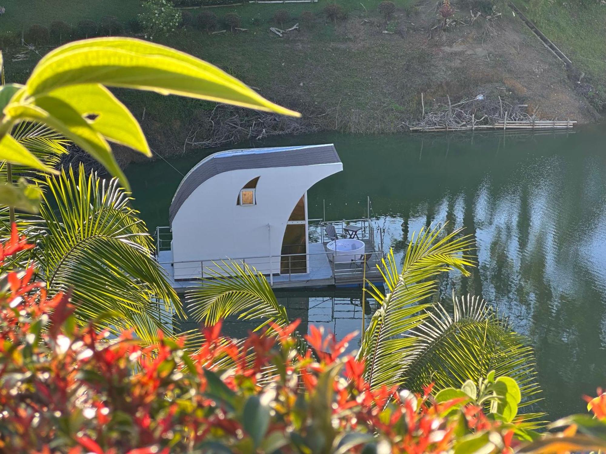 Casa Flotante La Trinidad Hotell Guatapé Exteriör bild